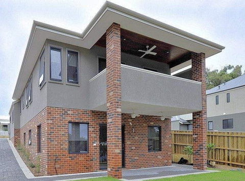 Iq Construction - Builders QLD 0