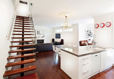W G Crowley Builders - Builders QLD 0